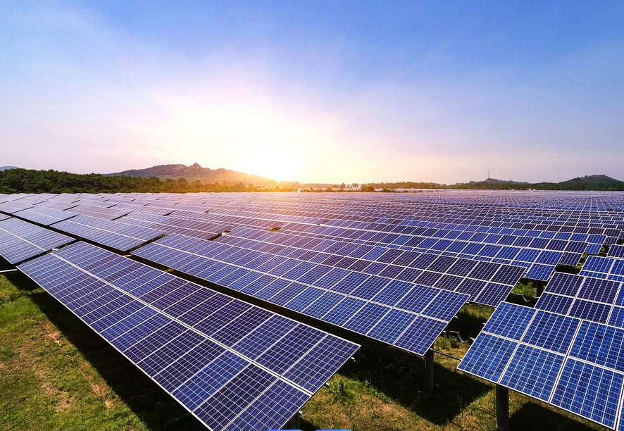 两会聚焦 | 13 位代表委员为光伏产业 “开方把脉”