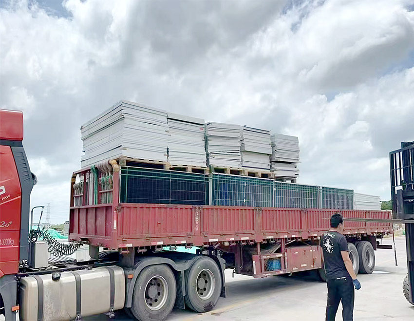 甘肃电站拆回报废组件一批