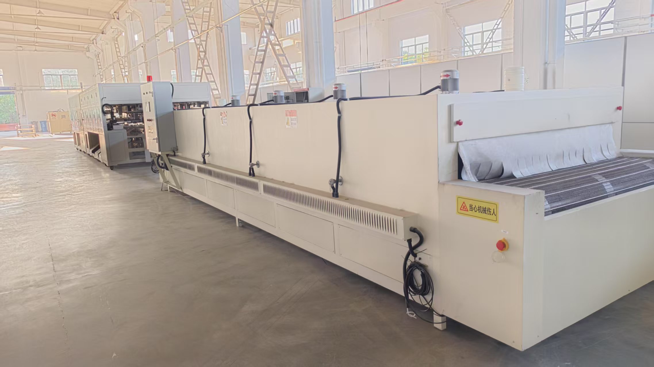 定点式单玻组件拆解示范线